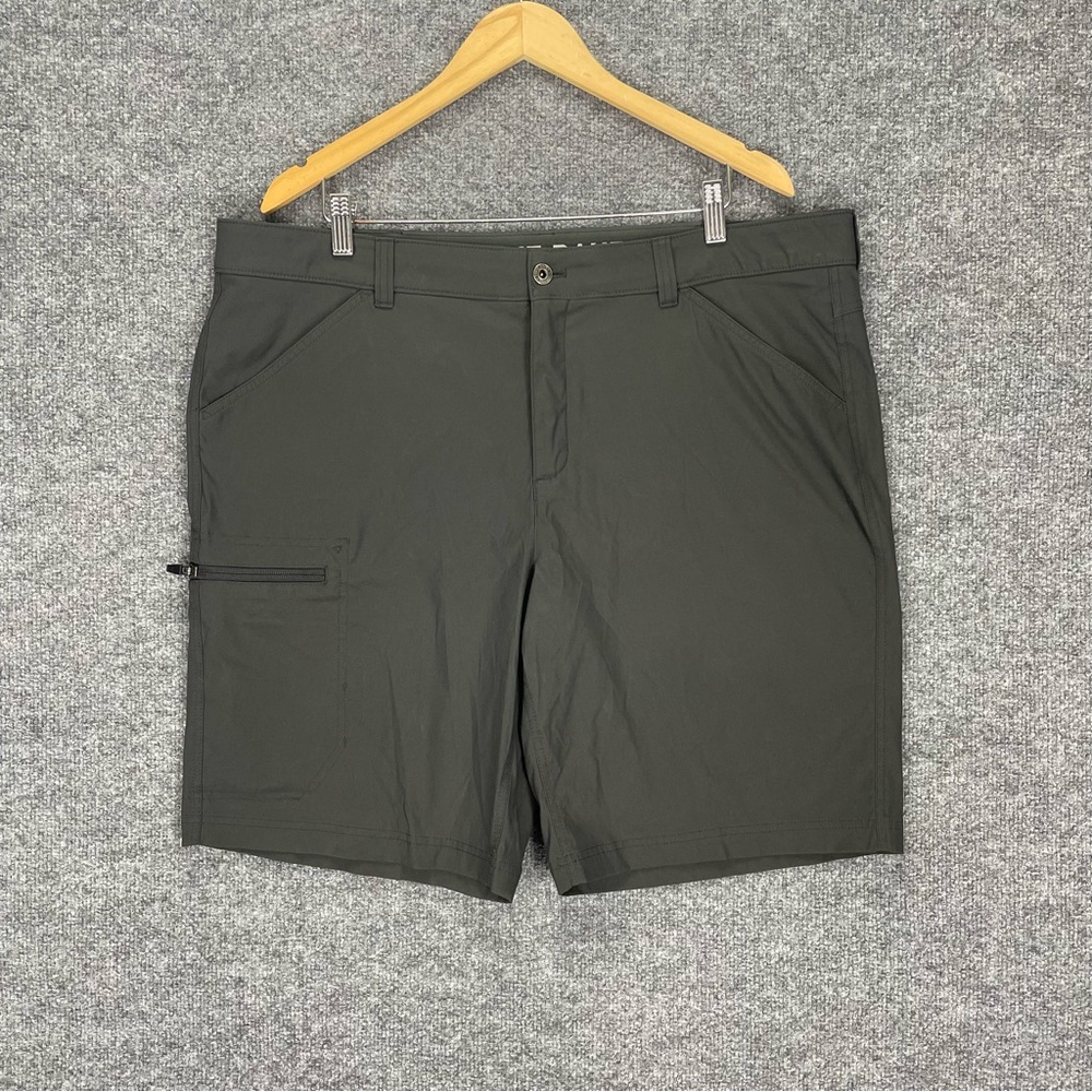 Eddie Bauer Rainier Tech Shorts Men’s 40/41 Dark Gray Zip Cargo Flat Front